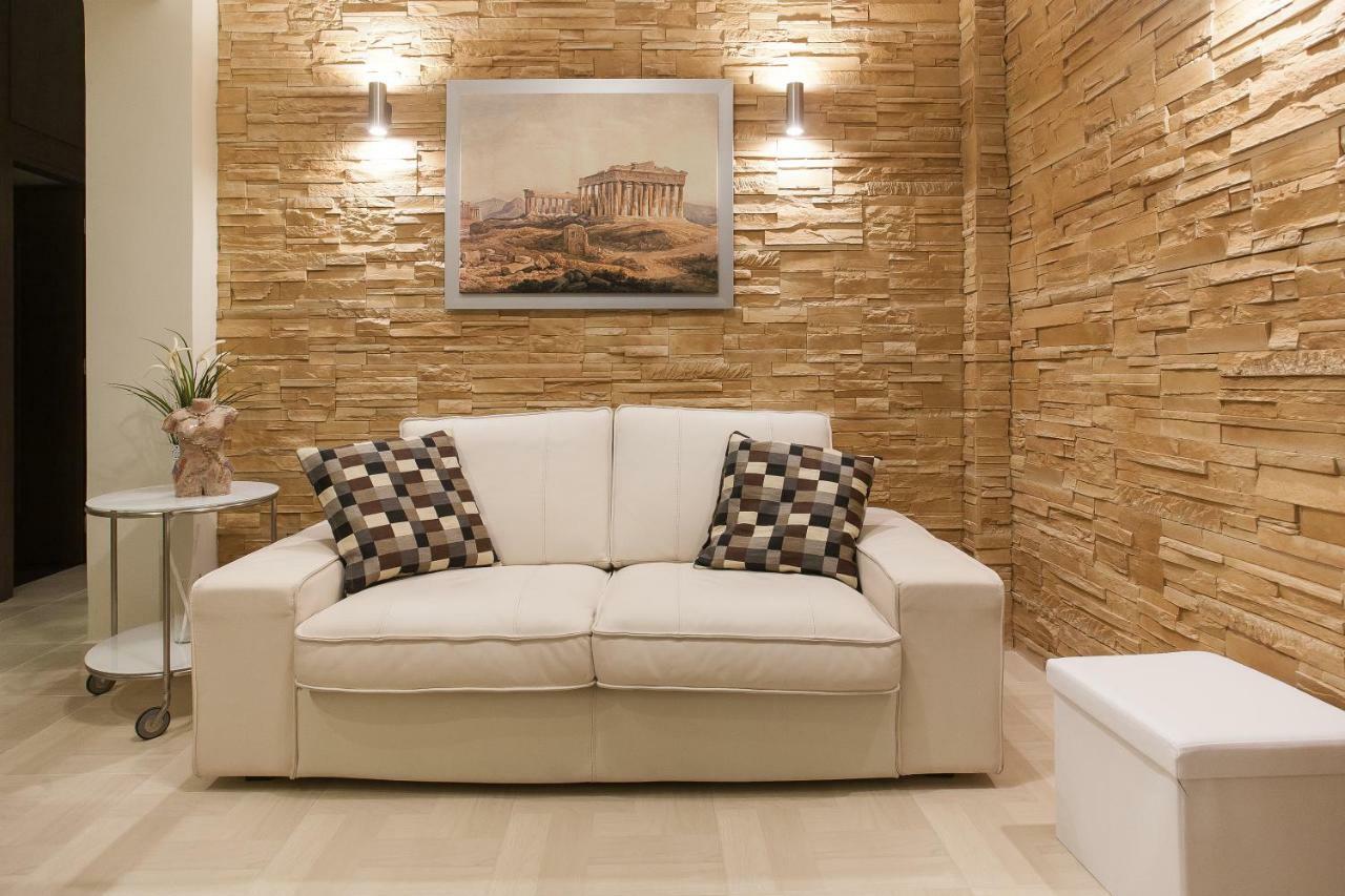 Pretty Rooms In Gold And Blue Apartment In Safe Central Area Афины Экстерьер фото